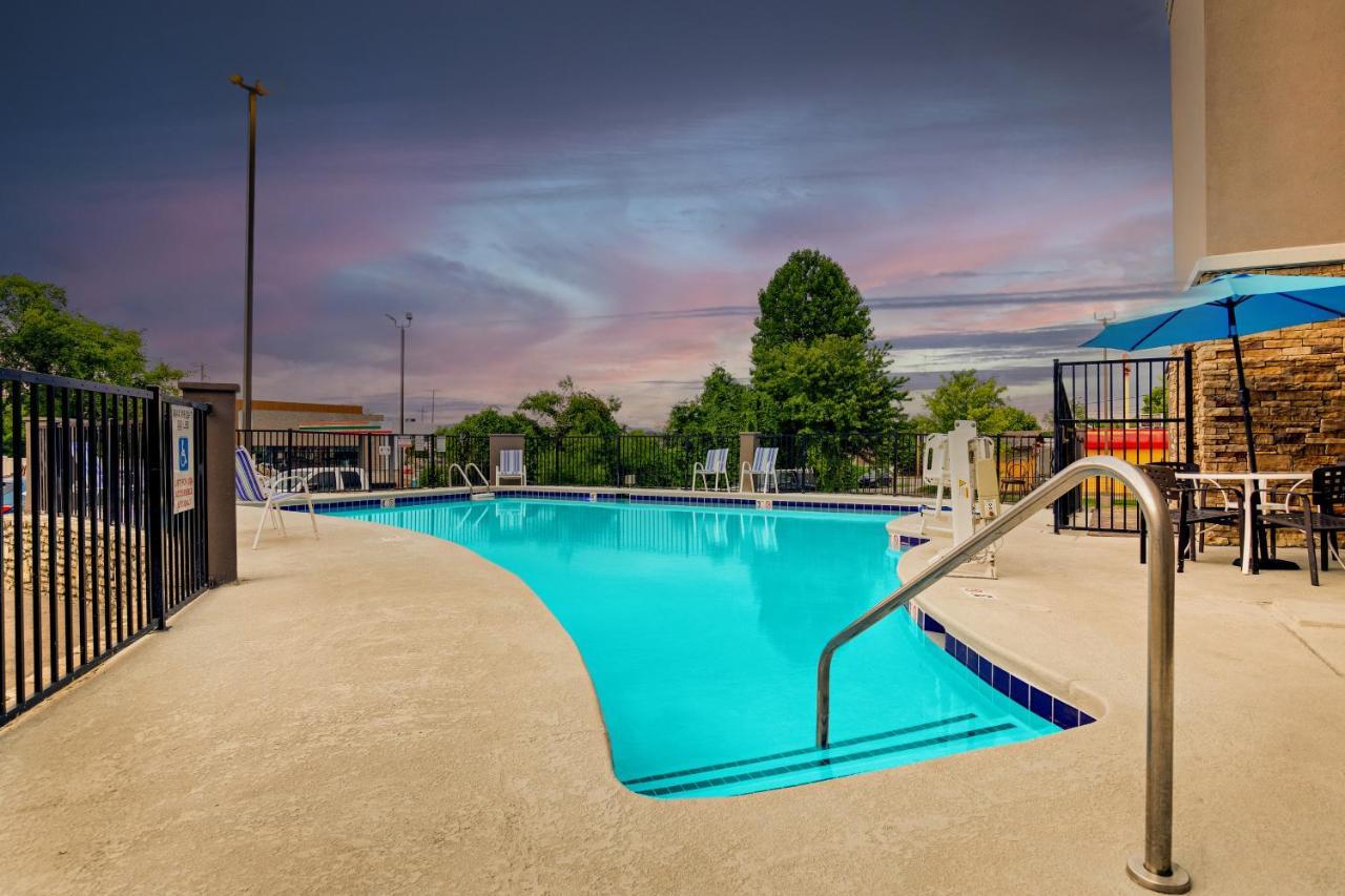 Holiday Inn Express Nashville W-I40 By Ihg Ngoại thất bức ảnh